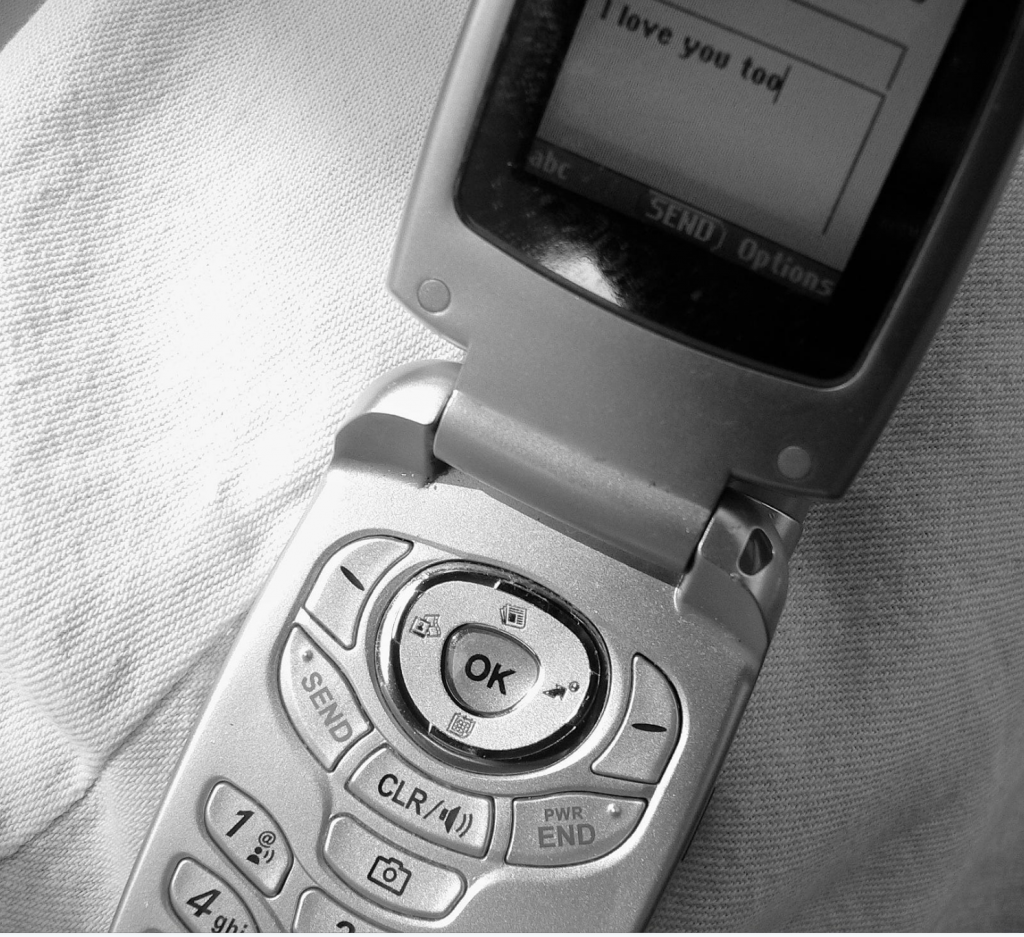 Five Reasons Why a Flip Phone Is a Great First Phone to Get for Your