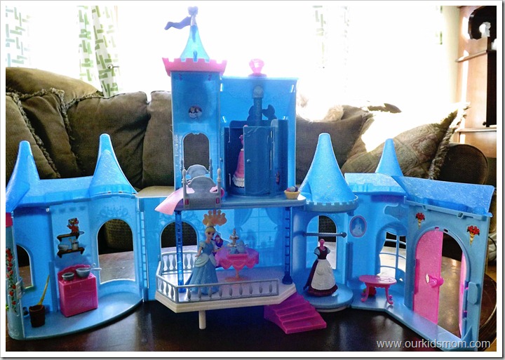 Cinderella castle, doll and polly pockets 005
