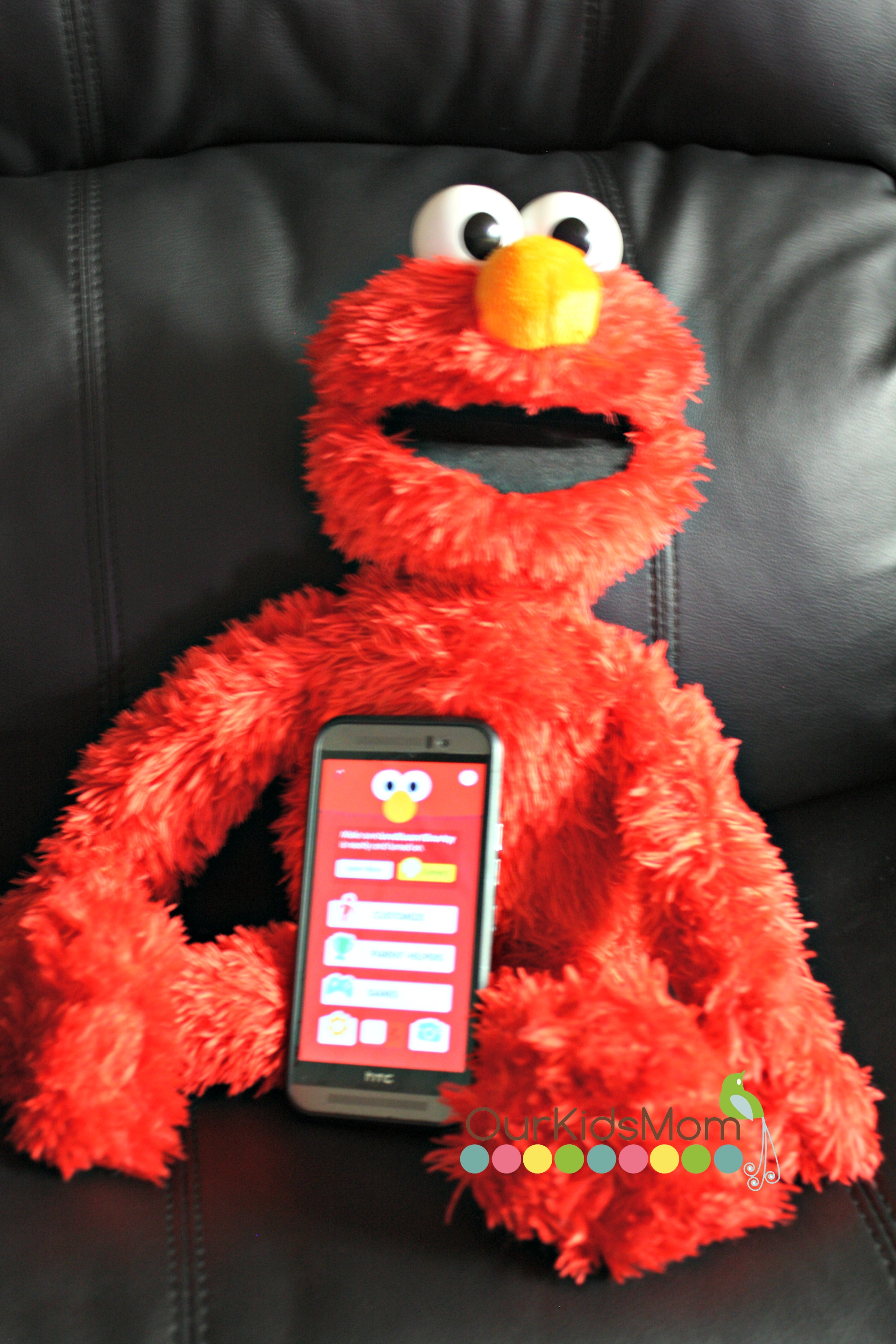 Elmo with the App